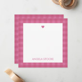 Carte De Correspondance Personalized Pink Gingham Note Card (Devant/Arrière en situation)