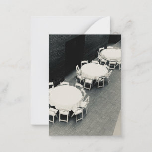 Carte De Correspondance Photo de chaises et tables blanches