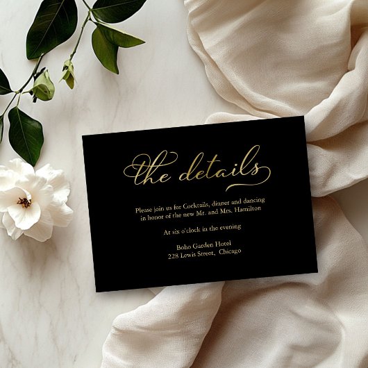 Carte de détails de mariage au script en feuille d