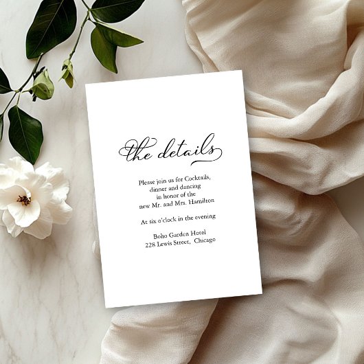Carte de détails de mariage avec script noir et bl