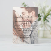 Carte de détails de mariage élégante et transparen (Debout devant)