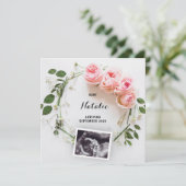 Carte de Faire-part de grossesse rose florale (Debout devant)