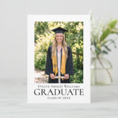 Carte de faire-part de remise de diplôme classique (Debout devant)