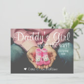 Carte de Faire-part pour bébé fille rose de papa (Debout devant)