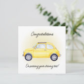 carte de félicitations de voiture jaune (Debout devant)