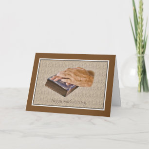 Carte de fête des pères avec la bible et les mains