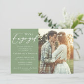 Carte de fiançailles photo de couple vert sauge (Debout devant)