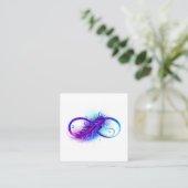 Carte De Fidélité Infinité avec plumes violettes (Debout devant)