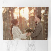 Carte De Fin D'année Trois Volets Chic Marbre Argent Joyeuse Typographie Photo (Intérieur en premier)