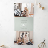 Carte De Fin D'année Trois Volets Élégant Holly Blanc sur Vert avec Calligraphie Pho (Intérieur)