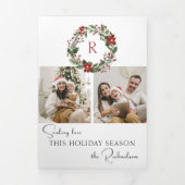 Carte De Fin D'année Trois Volets Elegant Winter Botanical Wreath w/Monogram 2-Photo (Page de couverture)