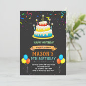 Carte de gâteau d'anniversaire heureux (Debout devant)