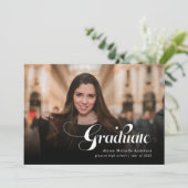 Carte de graduation moderne élégante de typographi (Debout devant)
