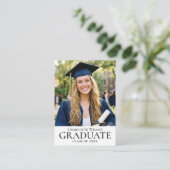 Carte de invitation de remise des diplômes classiq (Debout devant)