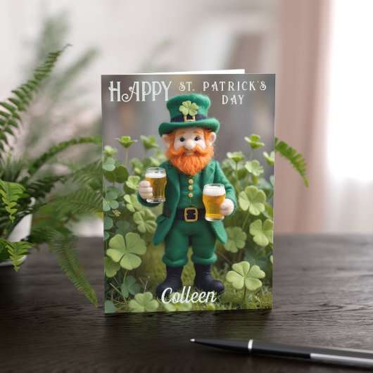 Carte de jour de la bière Cute Leprechaun St Patri