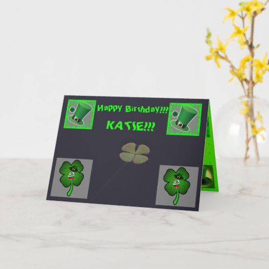 Carte de jour de salutation de la Saint-Patrick (Fleur jaune)