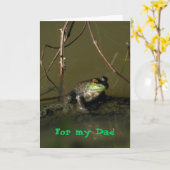 Carte de jour des pères de grenouilles amusantes (Fleur jaune)