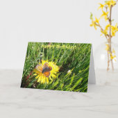 Carte de "joyeux anniversaire" de papillon d'en (Fleur jaune)