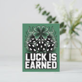 Carte de la Saint-Patrick avec dés et trèfle (Debout devant)
