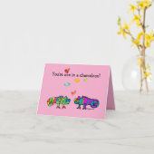 Carte de la Saint-Valentin rose de deux caméléons (Fleur jaune)