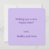 Carte de lapin de Pâques assis dans les fleurs  (Dos)