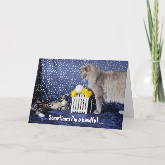 Carte De l'Enfant ou du chat qui est une poignée - Fête  (Devant)