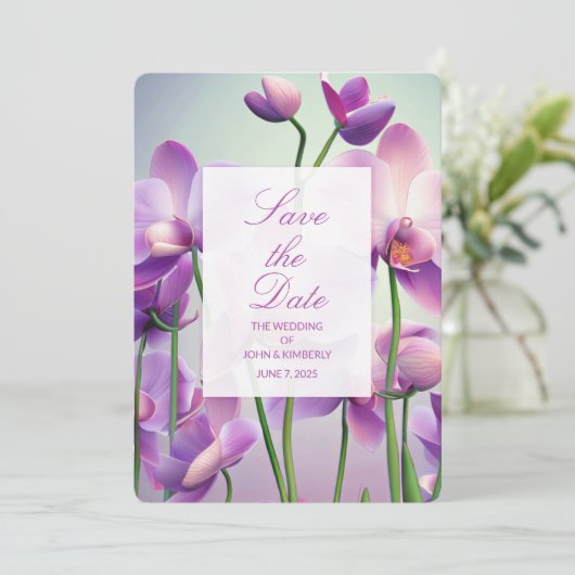Carte de mariage florale aux orchidées violettes p (Debout devant)
