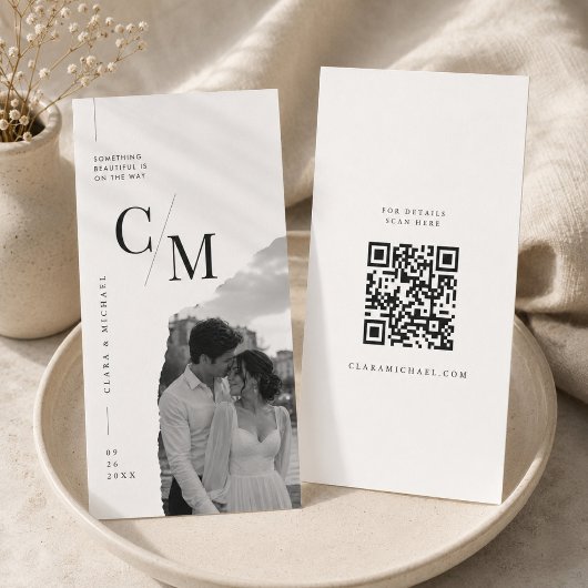 Carte de mariage moderne avec monogramme QR pour a