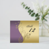 Carte de Mariage Numéro de Table - Violet et Or Él (Debout devant)