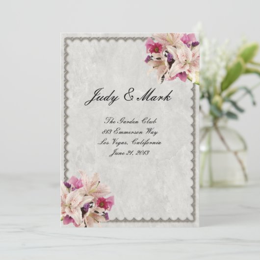 Carte de menu de mariage en marbre floral Lily bla (Debout devant)