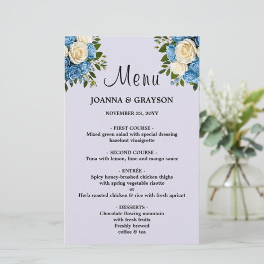 Carte de menu Mariage Floral Bleu et Blanc (Debout devant)