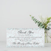 Carte de Merci P pour les motifs floraux gris bleu (Debout devant)