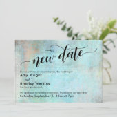 Carte de mise à jour Mariage reportée Aqua Grunge (Debout devant)