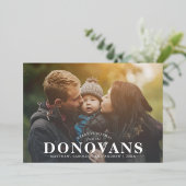 Carte de Noël avec grand nom et lettre d'informati (Debout devant)