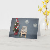 Carte de Noël bébé chinchilla tenant un flocon de  (Fleur jaune)