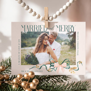 Carte de Noël de mariage avec un nœud vert Married