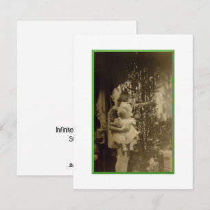 Carte de Noël de petite fille avec poupée