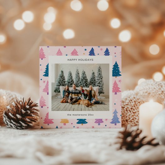 Carte de Noël de style dessin animé avec arbres de