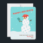 Carte de Noël humoristique de snowman pour la fête<br><div class="desc">Votre famille et vos amis auront le sourire lorsqu'ils ouvriront cette carte de Noël de bonhomme de neige pickleball ! En rouge, bleu et blanc. Le texte sous le bonhomme de neige est personnalisable. Fait partie d'une collection de Parcel Studios.</div>