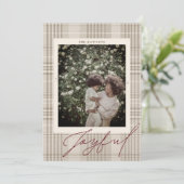 Carte de Noël joyeuse à carreaux pour photo (Debout devant)