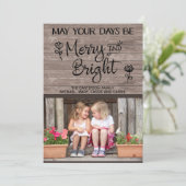 Carte de Noël personnalisée en bois rustique (Debout devant)