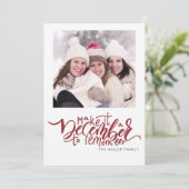 Carte de Noël photo rouge typographique (Debout devant)