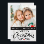 Carte de Noël Rustique moderne en bois<br><div class="desc">Modern Rustic Wood Family Photo Christmas Card - Quelle belle façon d'envoyer vos voeux de vacances cette saison. Votre photo préférée est présentée sur cette carte postale de Noël très spéciale et la carte est personnalisée avec votre nom de famille et Joyeux Noël dans une jolie typographie script moderne, et...</div>