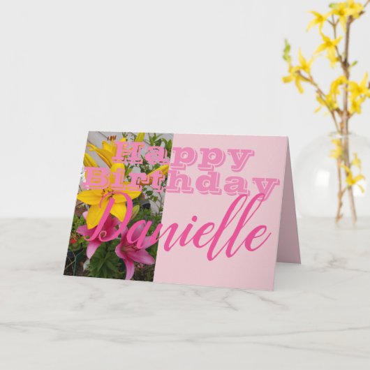 Carte de nom des femmes d'anniversaire rose Lily F (Fleur jaune)