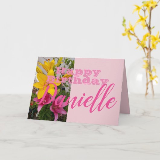 Carte de nom des femmes d'anniversaire rose Lily F (Fleur jaune)