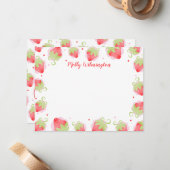 Carte de note fille mignonne aux fraises d'aquarel (Devant/Arrière en situation)