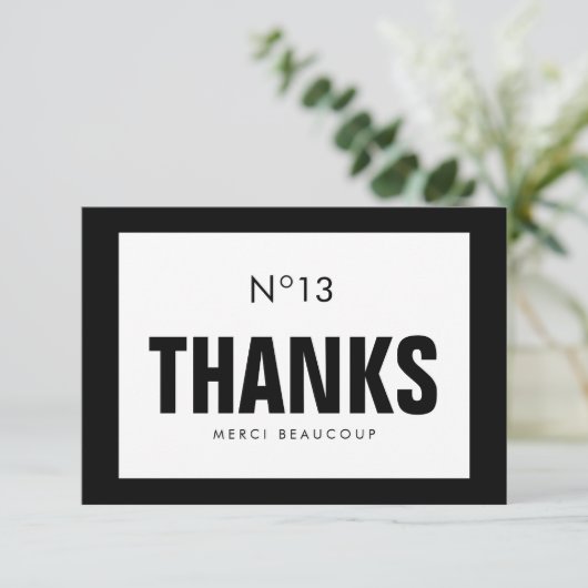 CARTE de NOTE noire et blanche de MERCI de mode (Debout devant)
