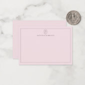 Carte de note plat de nom Monogramme rose pâle (Devant/Arrière en situation)