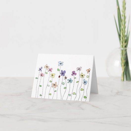 Carte de note pliée avec fleurs dessinées à la mai (Devant)
