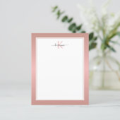 Carte de notes chic et féminine au monogramme en o (Debout devant)